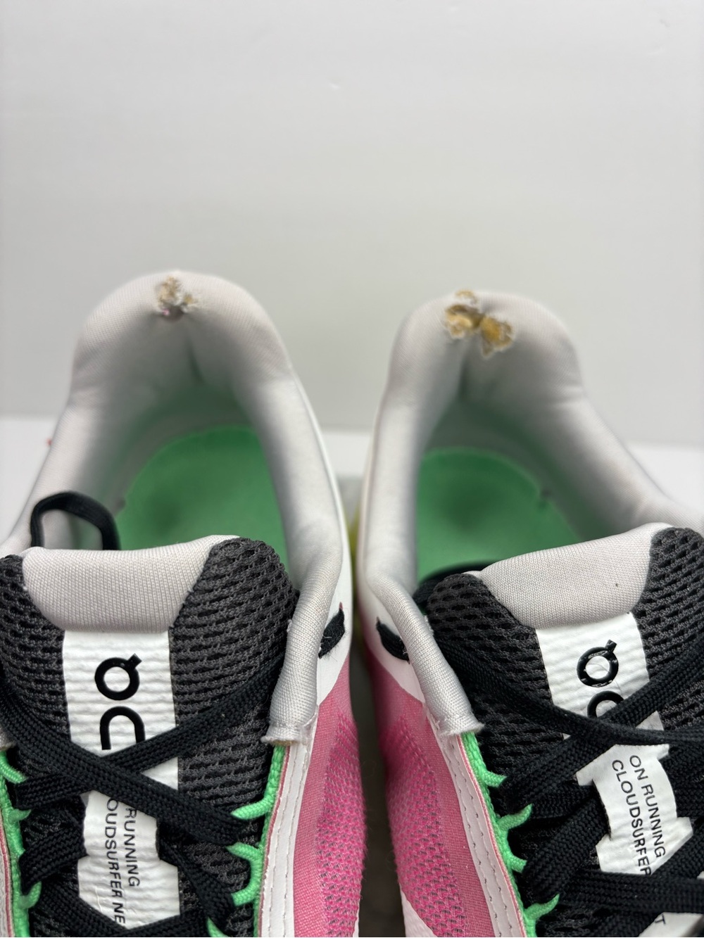 Size 8- On Women's Cloudsurfer Next running shoes in the bright Pink / Limelight - Picture 8 of 8